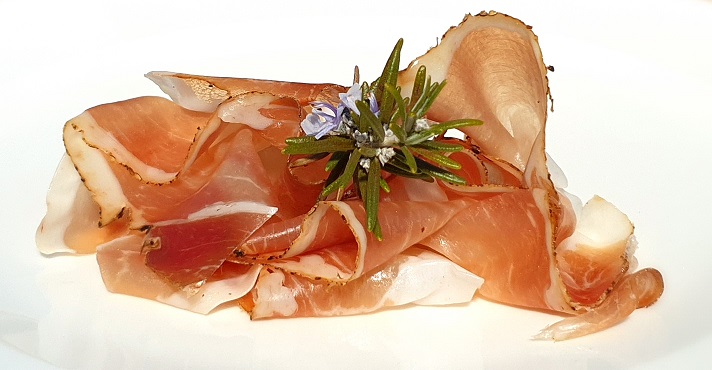 suedtiroler-speck-geschnittenbzxenbpnshyrg